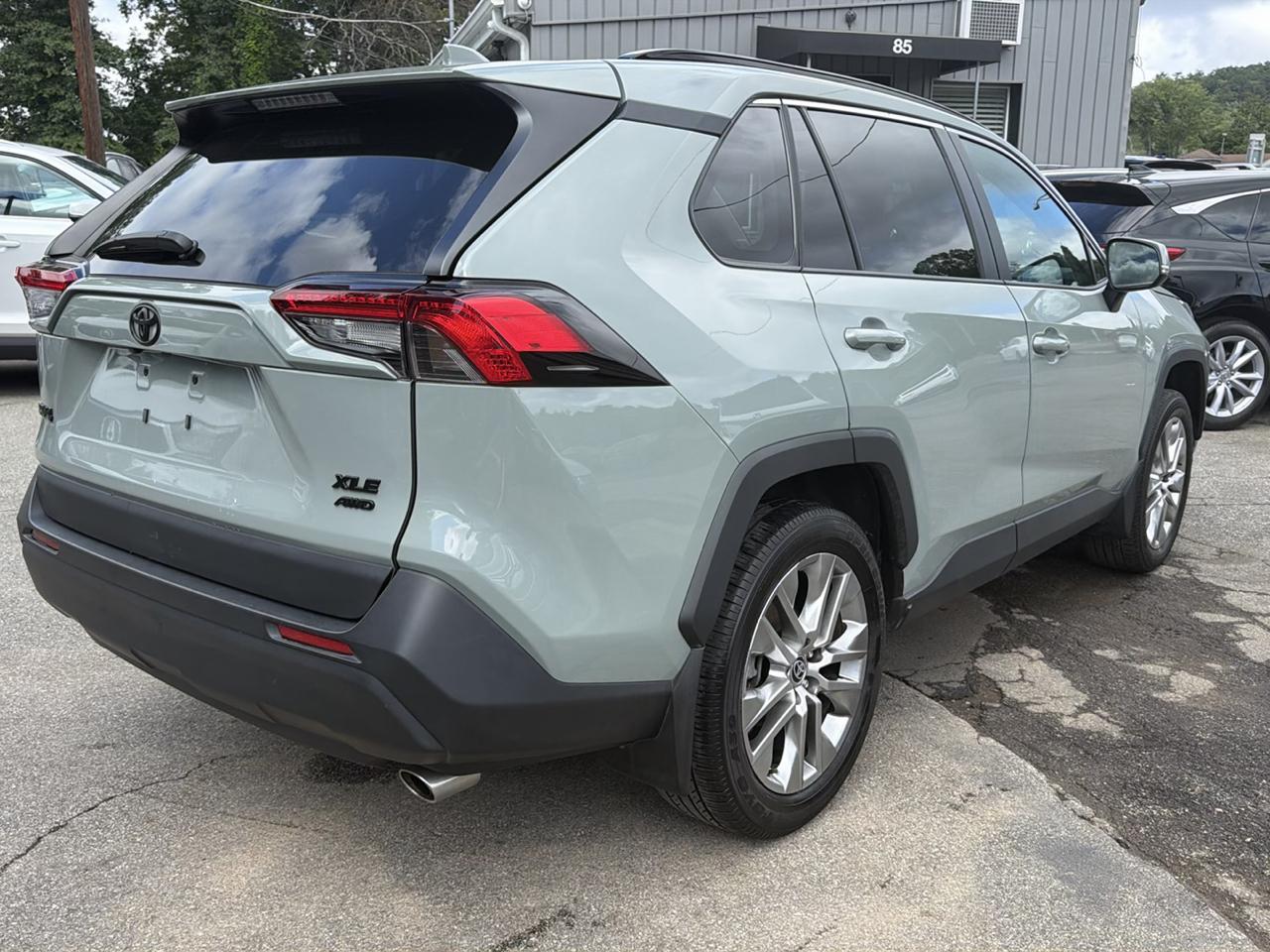 Toyota RAV4 XLE Premium AWD (Natl) 2023