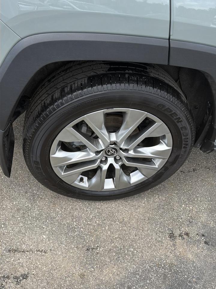 Toyota RAV4 XLE Premium AWD (Natl) 2023