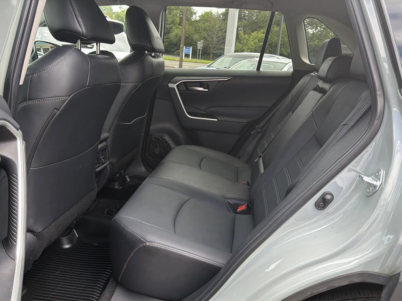 Toyota RAV4 XLE Premium AWD (Natl) 2023