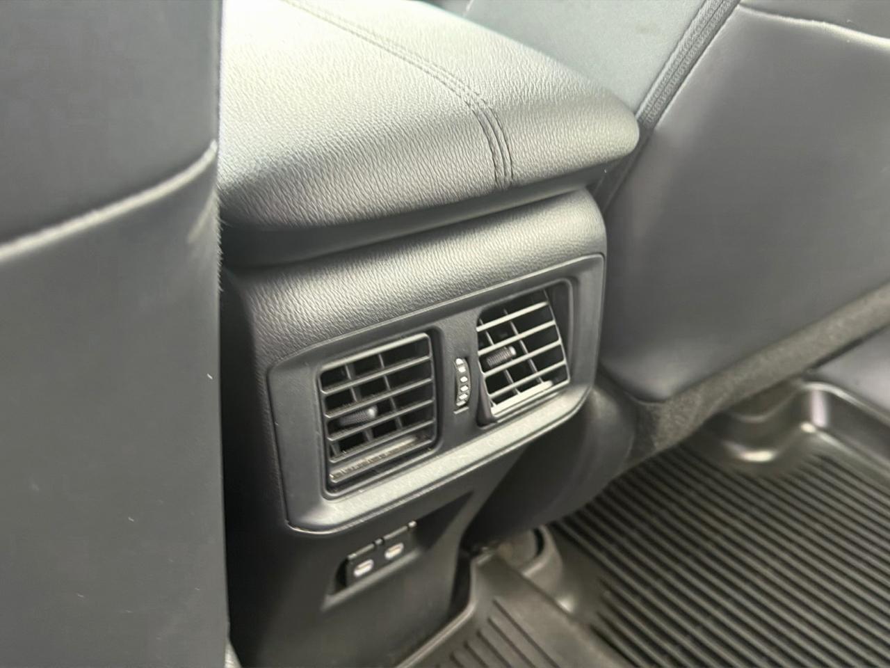 Toyota RAV4 XLE Premium AWD (Natl) 2023