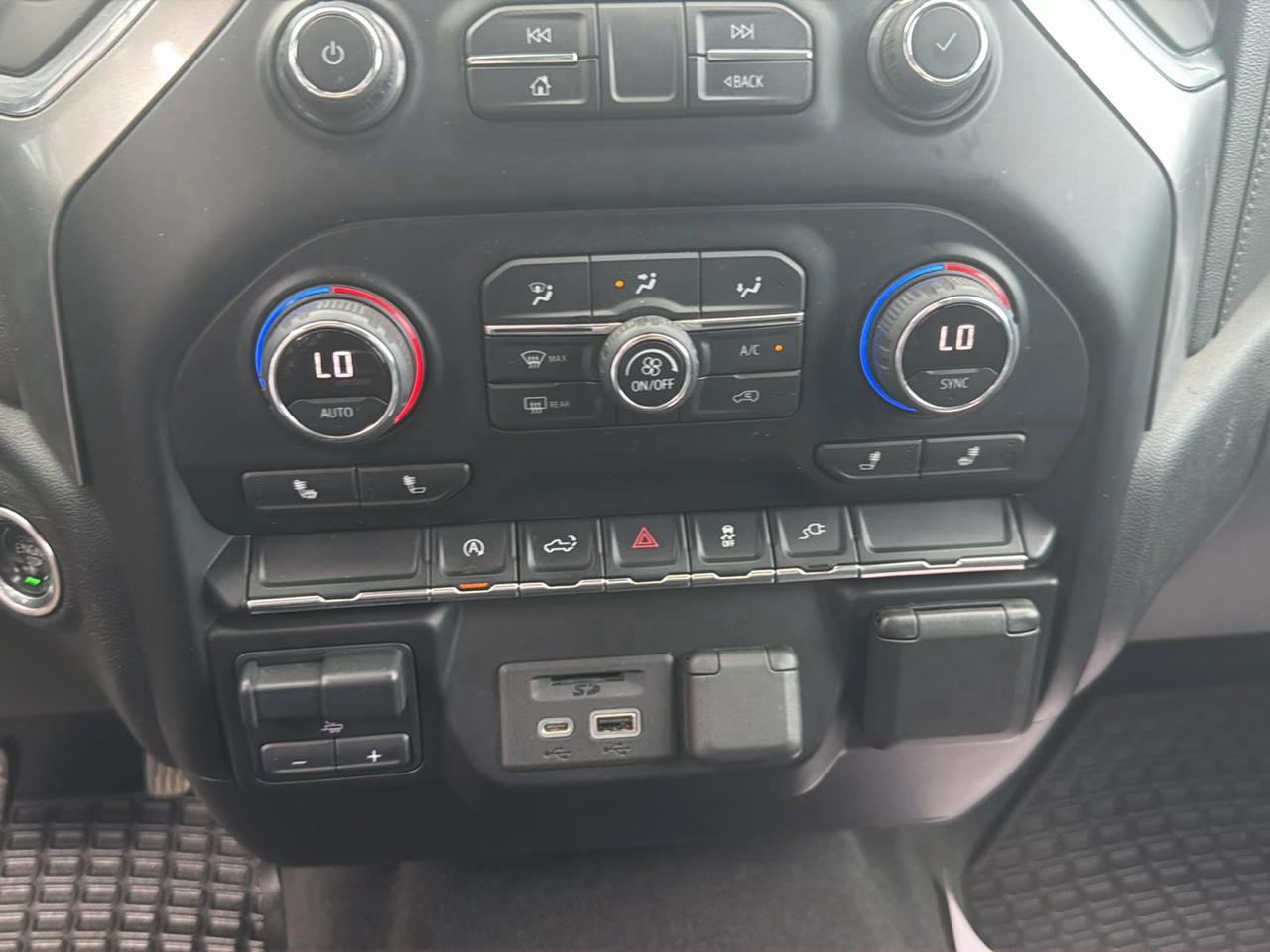 Chevrolet Silverado 1500 4WD Double Cab 147" LT 2020