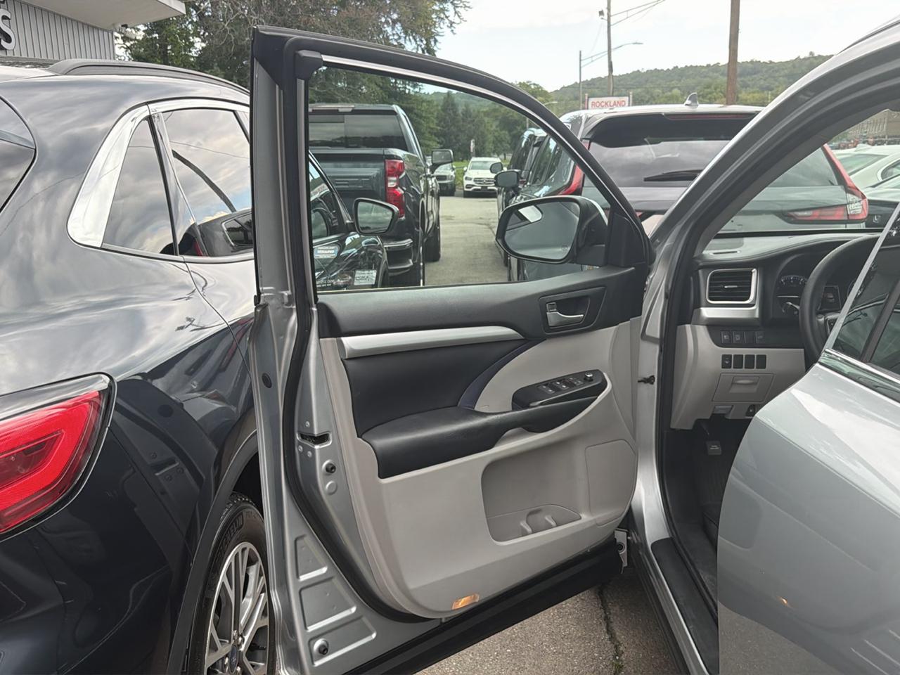 Toyota Highlander XLE V6 AWD (Natl) 2017