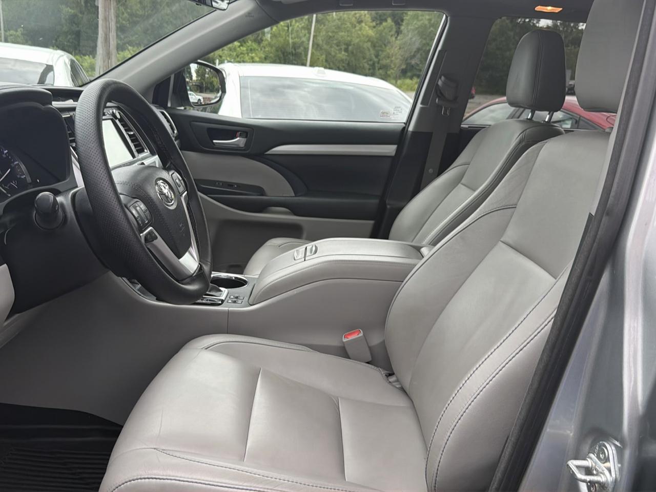 Toyota Highlander XLE V6 AWD (Natl) 2017