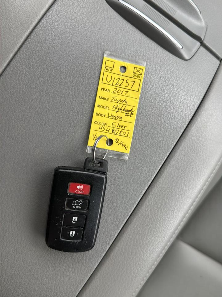 Toyota Highlander XLE V6 AWD (Natl) 2017
