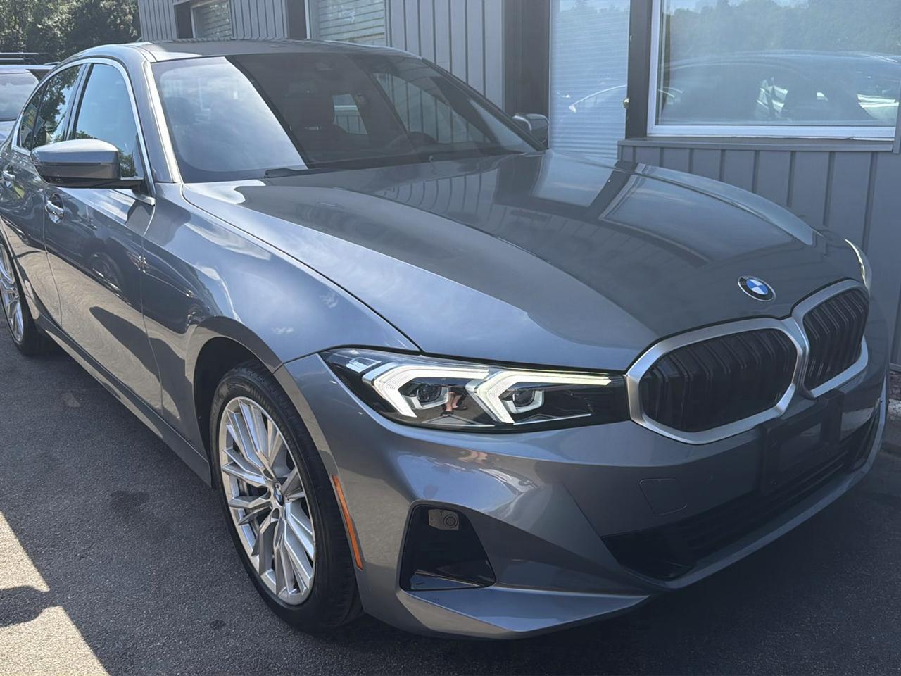 BMW 3 Series 330i xDrive Sedan 2024
