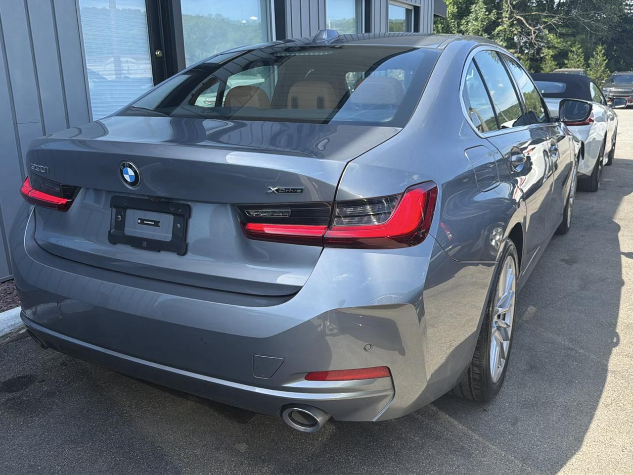 BMW 3 Series 330i xDrive Sedan 2024