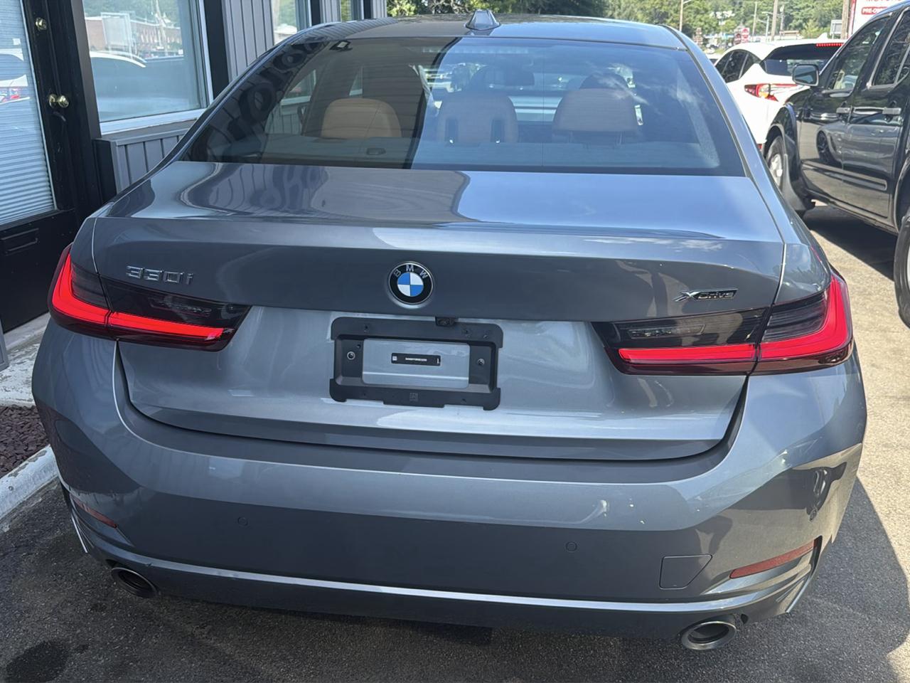 BMW 3 Series 330i xDrive Sedan 2024