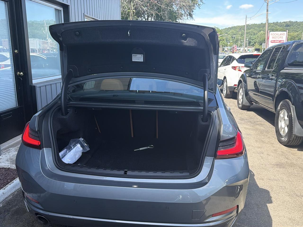 BMW 3 Series 330i xDrive Sedan 2024