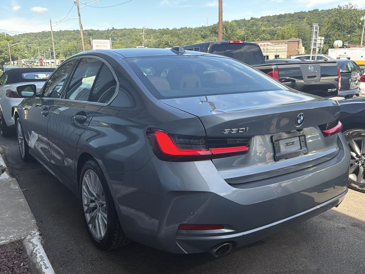 BMW 3 Series 330i xDrive Sedan 2024