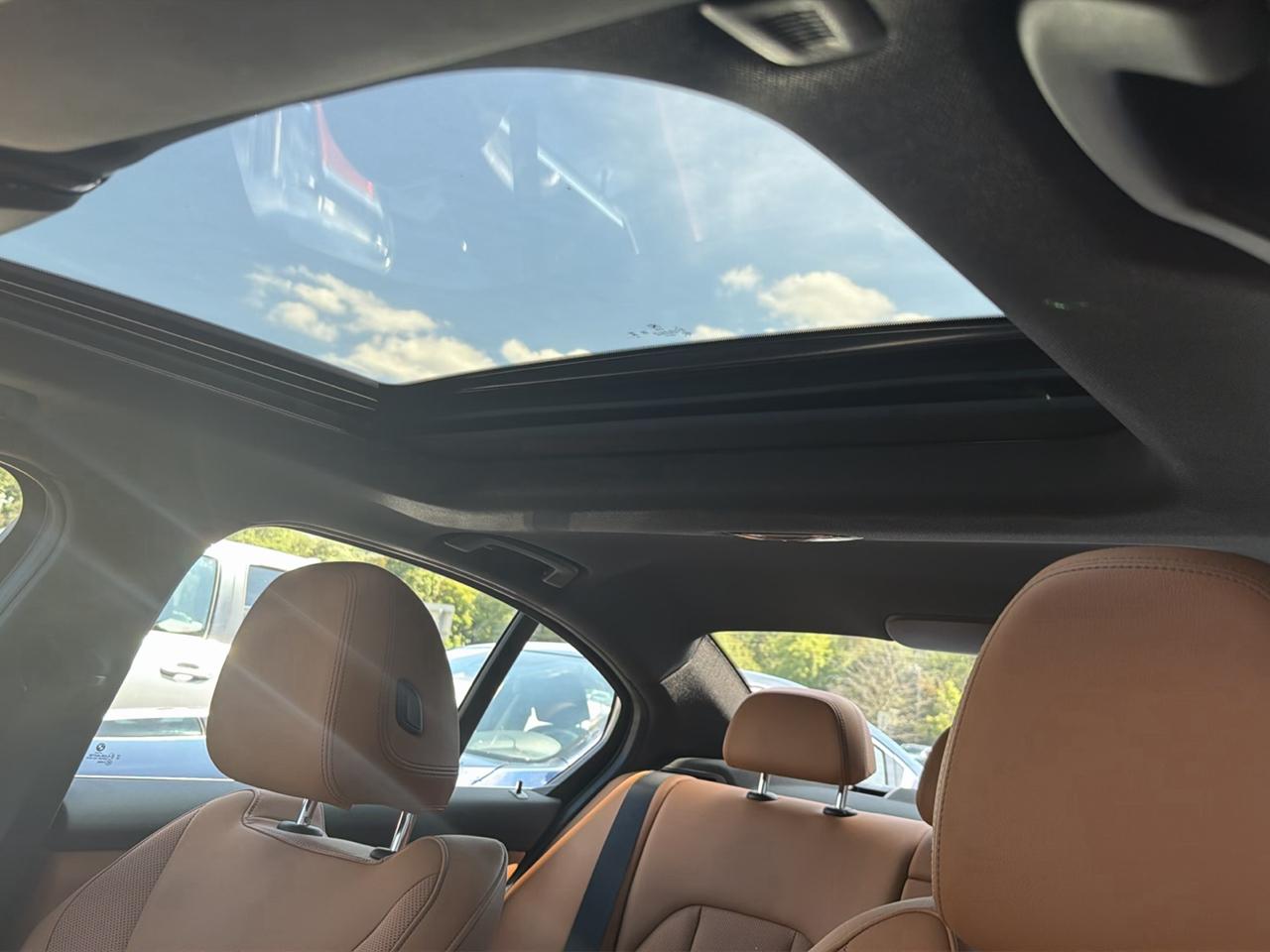 BMW 3 Series 330i xDrive Sedan 2024