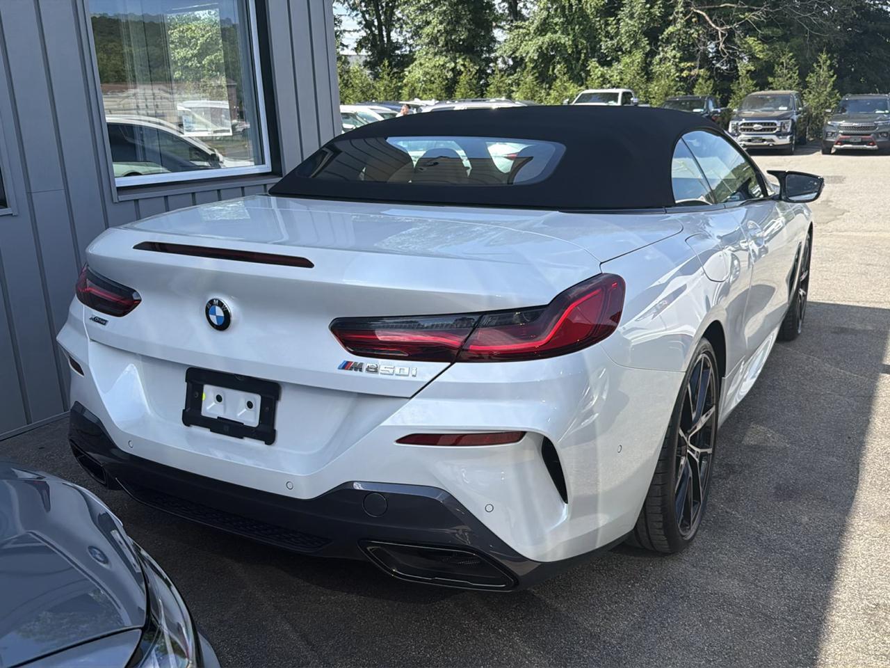 BMW 8 Series M850i xDrive Convertible 2024