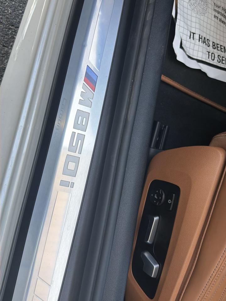 BMW 8 Series M850i xDrive Convertible 2024