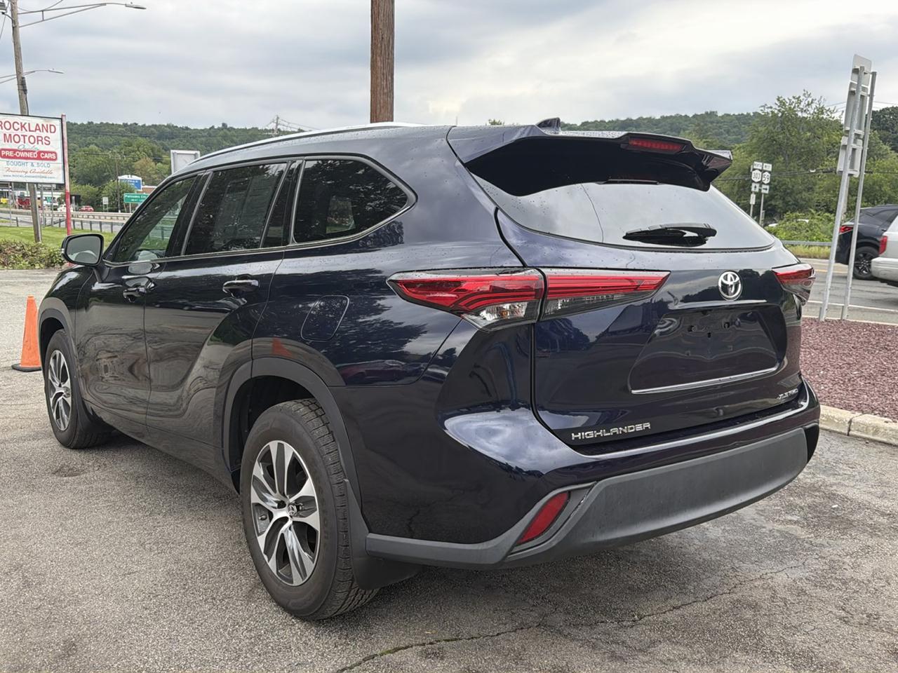 Toyota Highlander XLE AWD (Natl) 2021