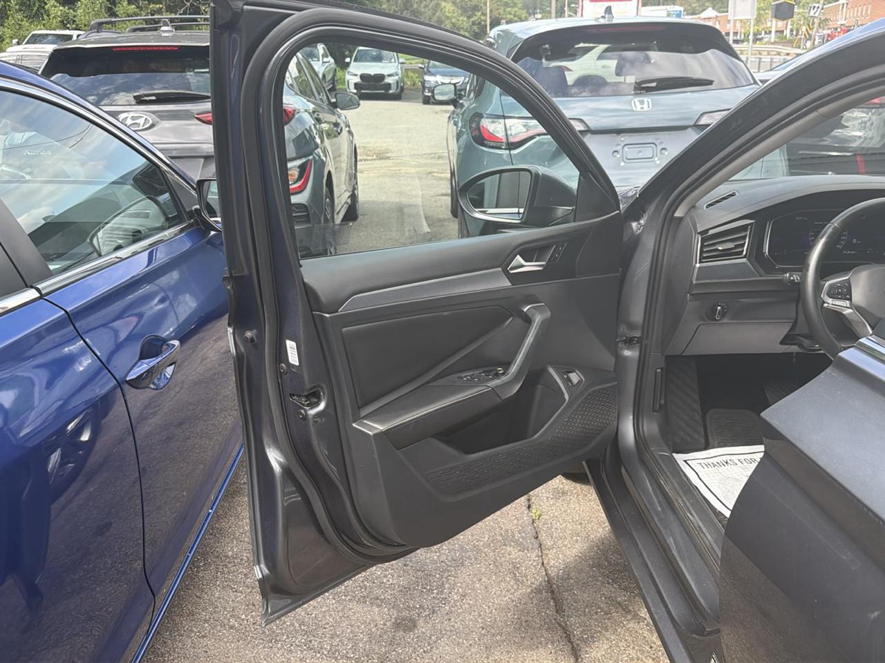 Volkswagen Jetta SE Auto 2022
