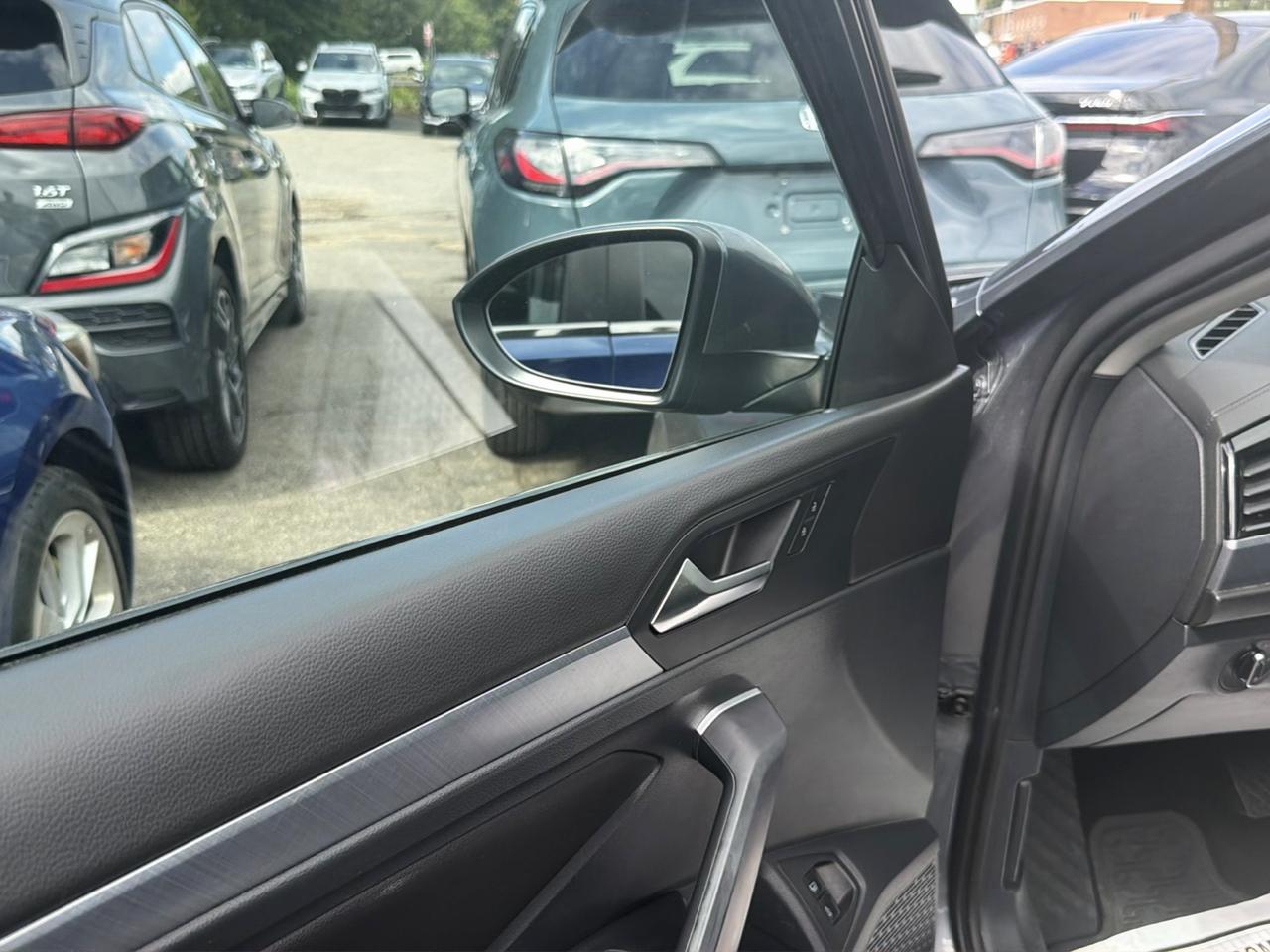 Volkswagen Jetta SE Auto 2022