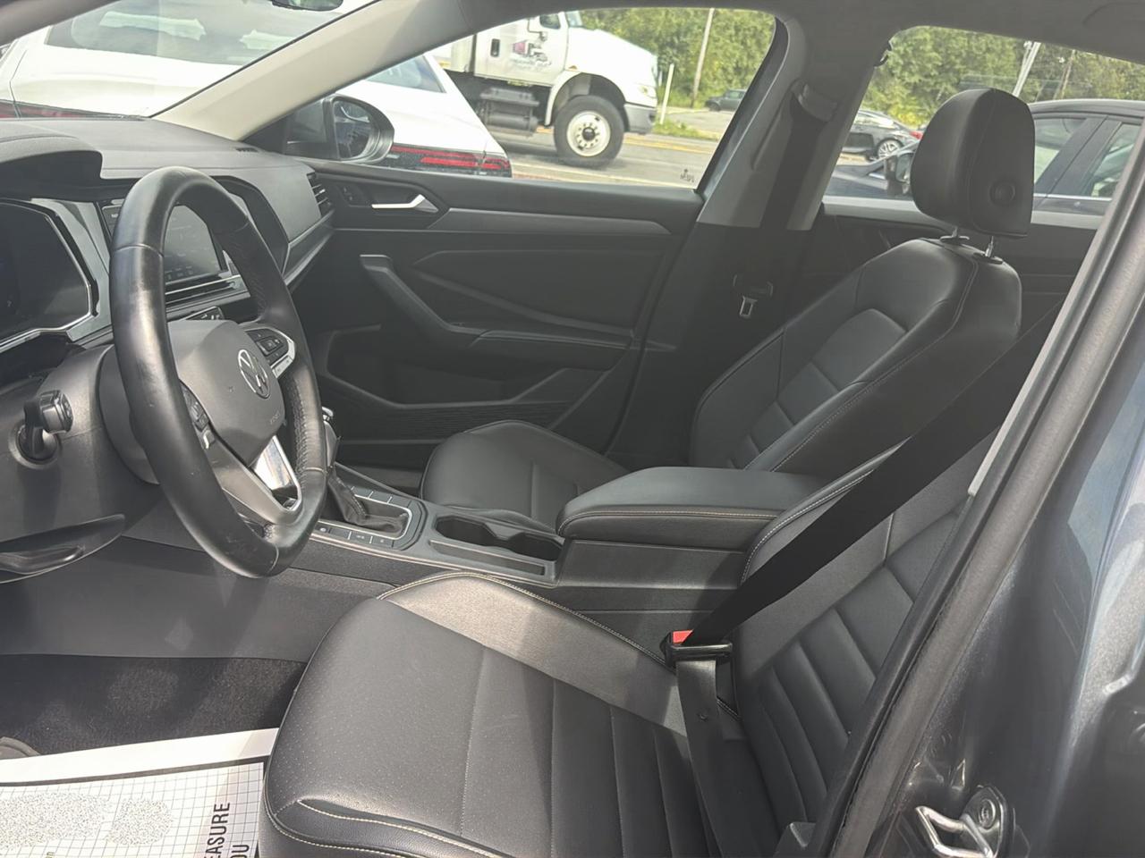 Volkswagen Jetta SE Auto 2022