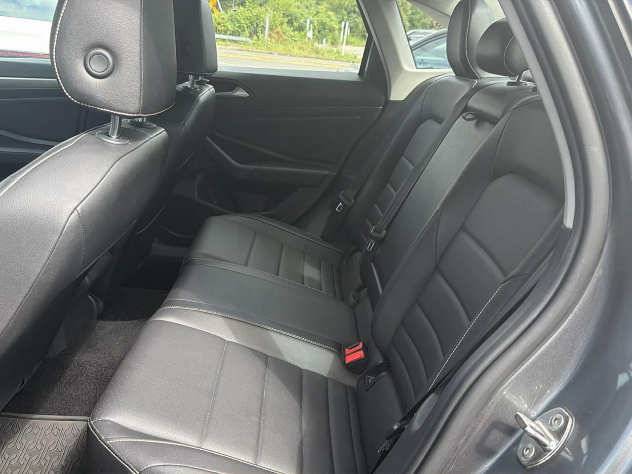 Volkswagen Jetta SE Auto 2022