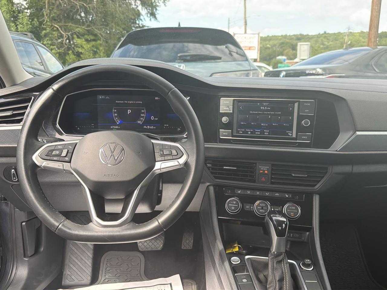 Volkswagen Jetta SE Auto 2022