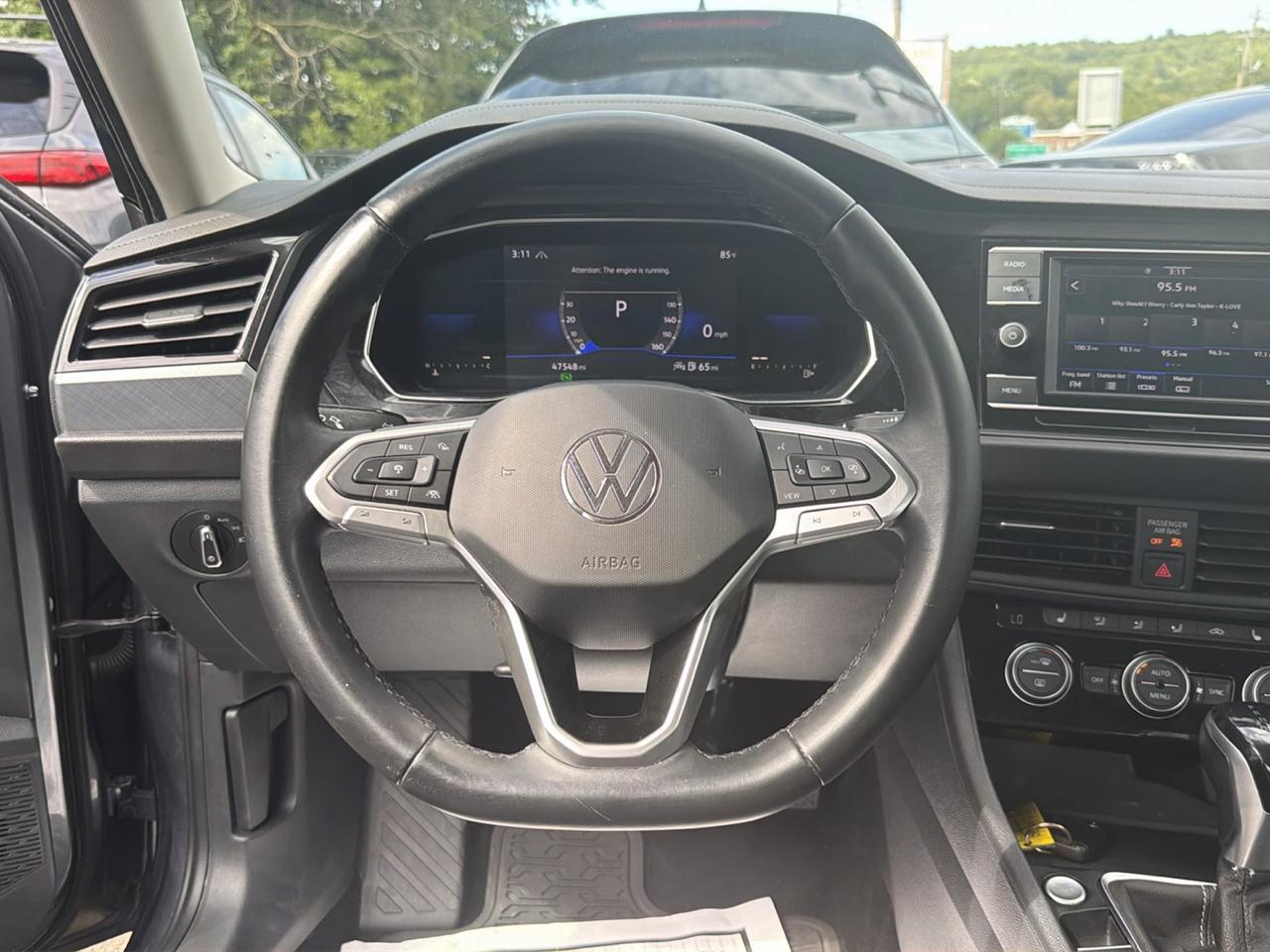 Volkswagen Jetta SE Auto 2022