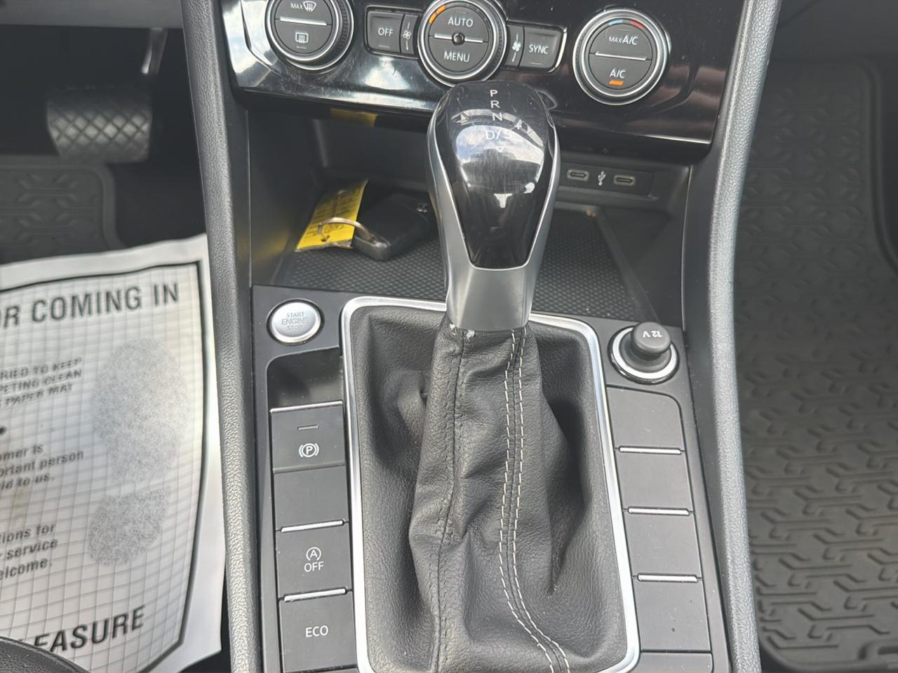 Volkswagen Jetta SE Auto 2022