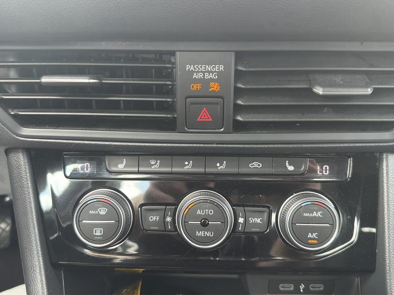 Volkswagen Jetta SE Auto 2022