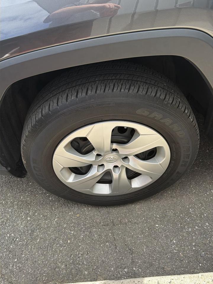 Toyota RAV4 LE AWD (Natl) 2023