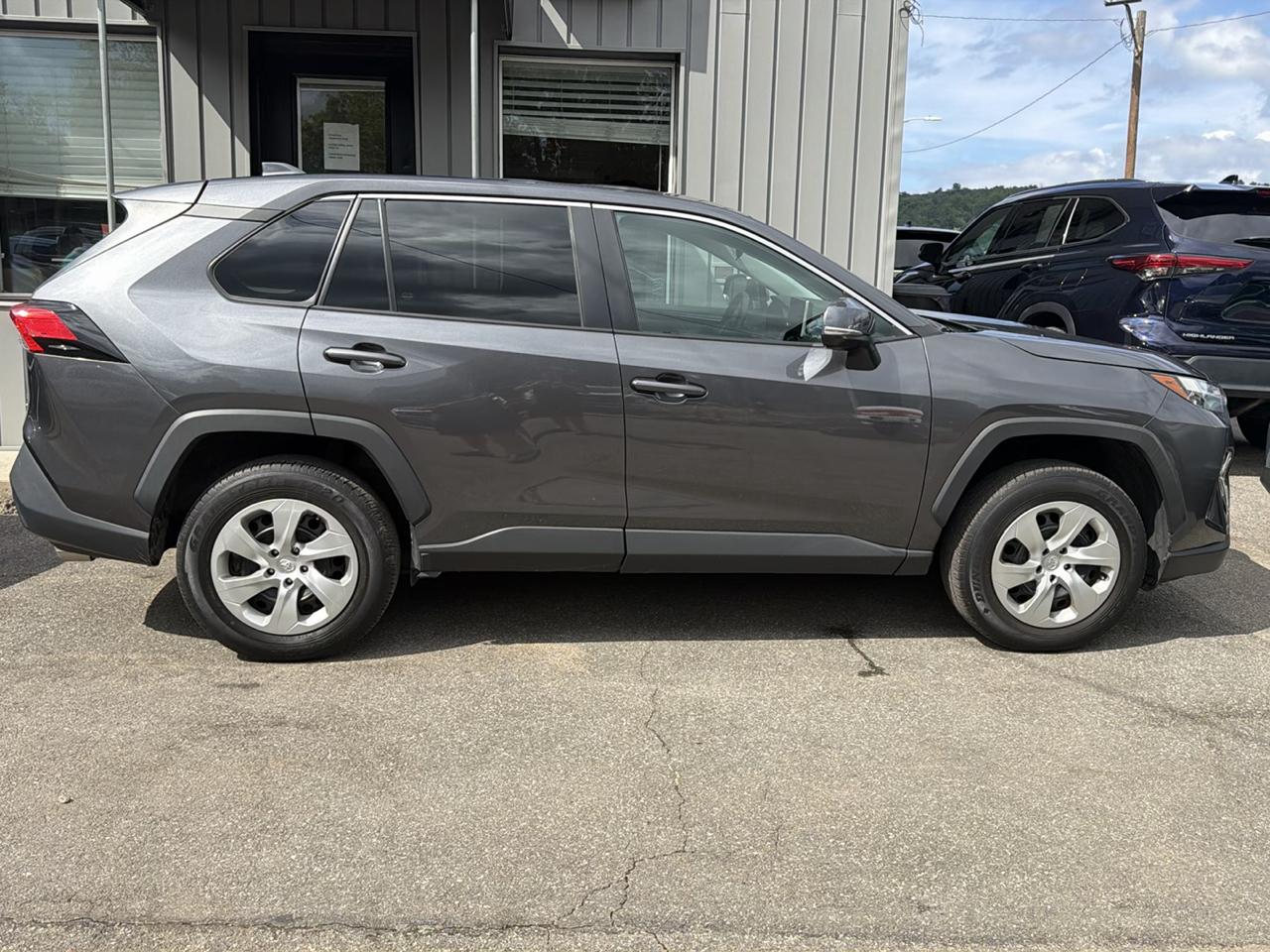 Toyota RAV4 LE AWD (Natl) 2023