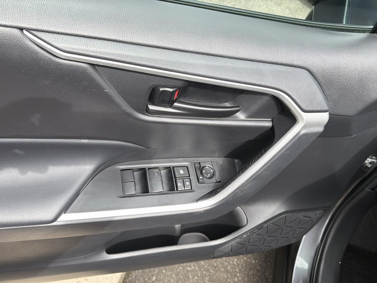 Toyota RAV4 LE AWD (Natl) 2023