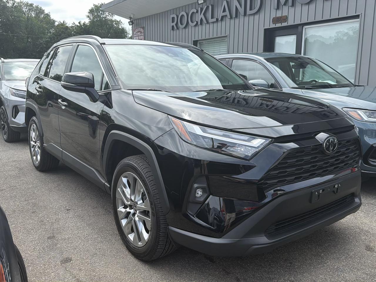 Toyota RAV4 XLE Premium AWD (Natl) 2024