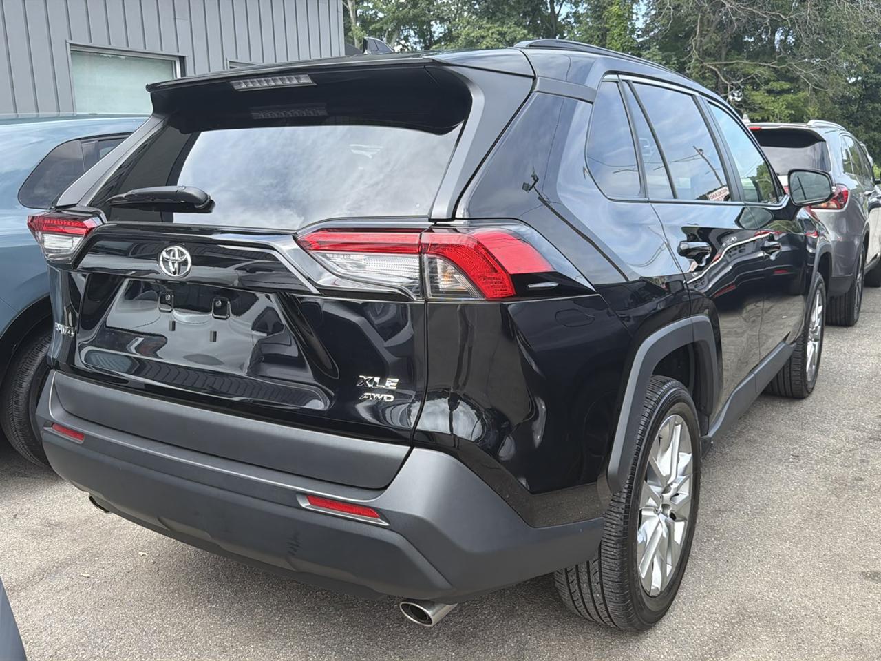 Toyota RAV4 XLE Premium AWD (Natl) 2024