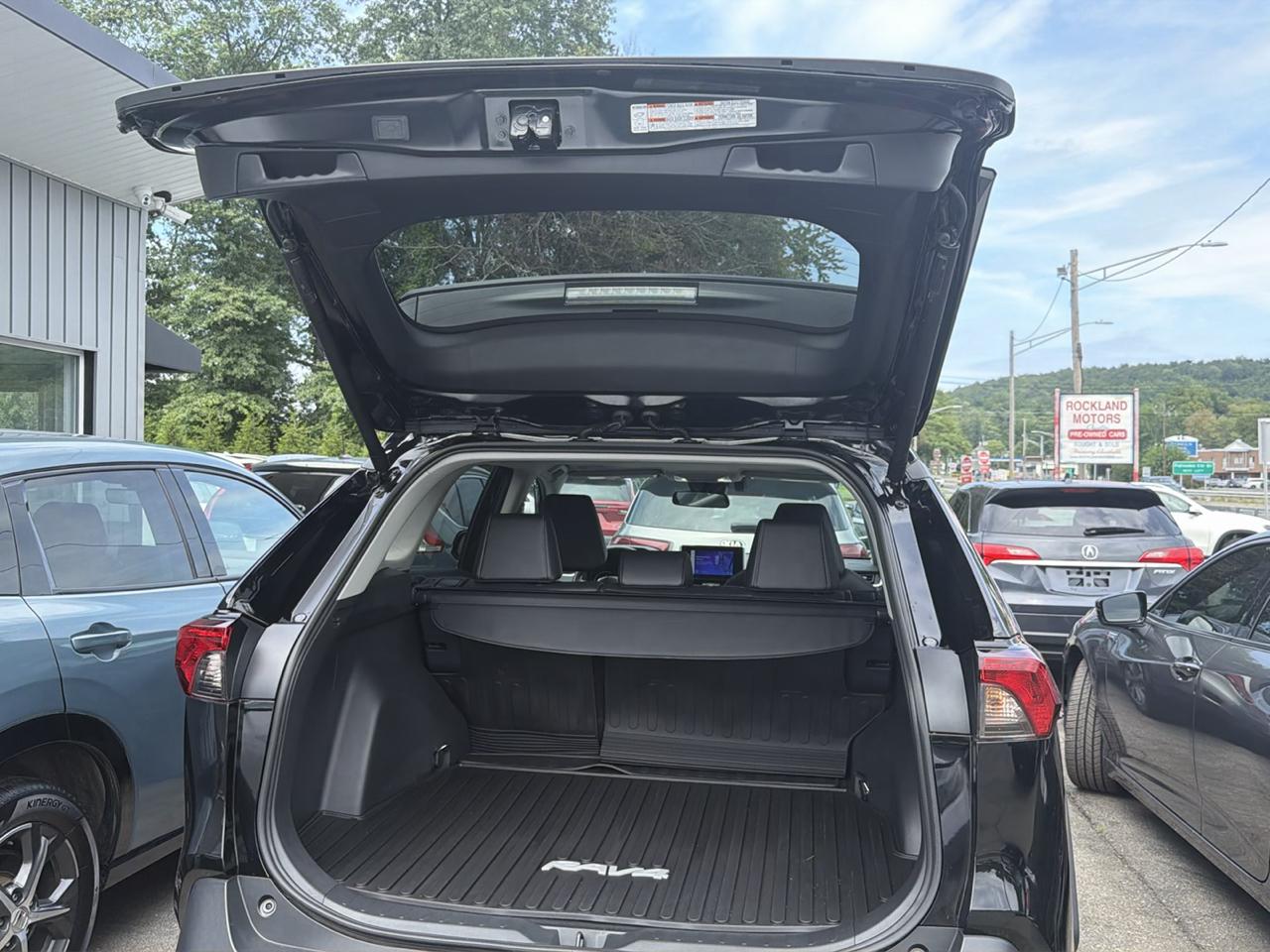 Toyota RAV4 XLE Premium AWD (Natl) 2024