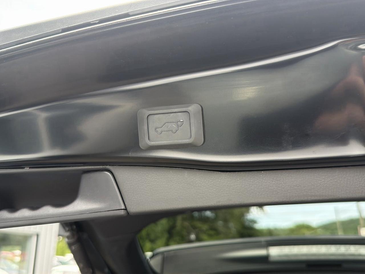 Toyota RAV4 XLE Premium AWD (Natl) 2024