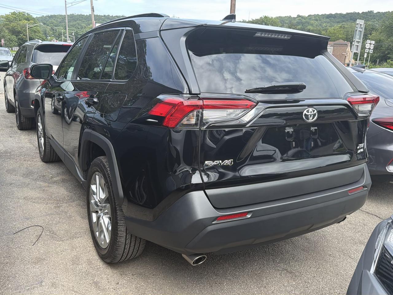 Toyota RAV4 XLE Premium AWD (Natl) 2024
