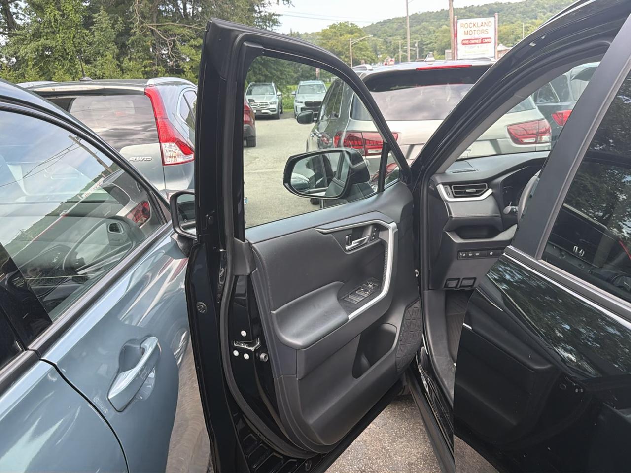 Toyota RAV4 XLE Premium AWD (Natl) 2024