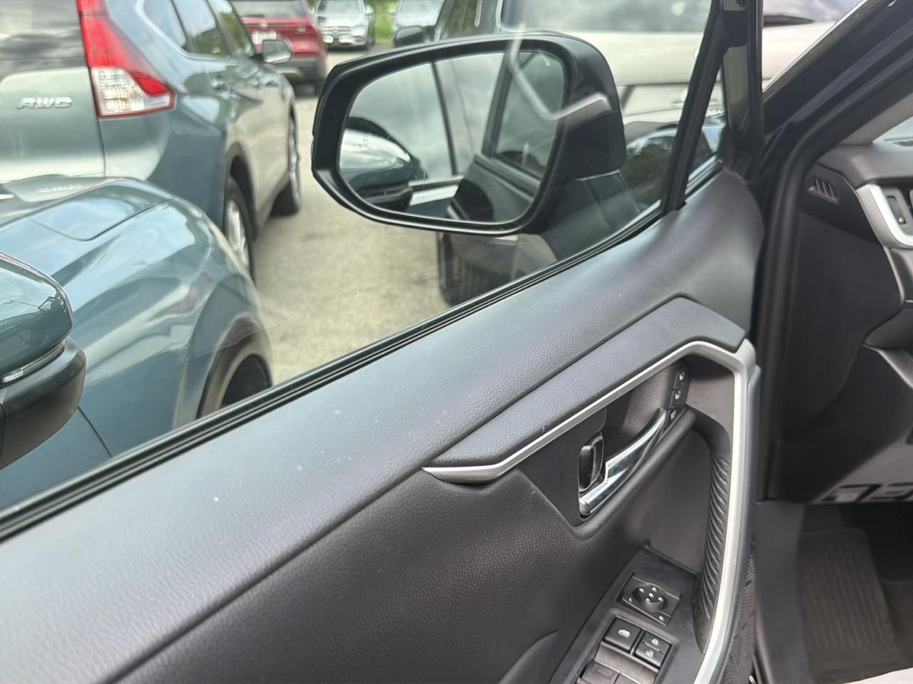 Toyota RAV4 XLE Premium AWD (Natl) 2024