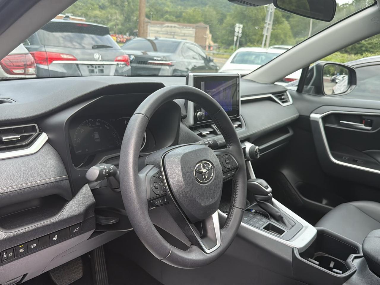 Toyota RAV4 XLE Premium AWD (Natl) 2024