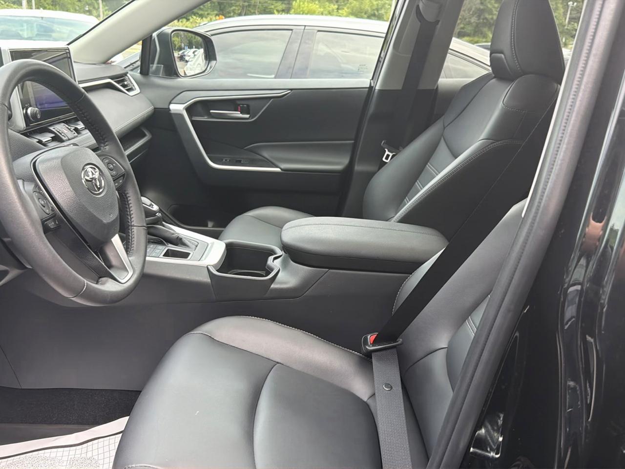 Toyota RAV4 XLE Premium AWD (Natl) 2024