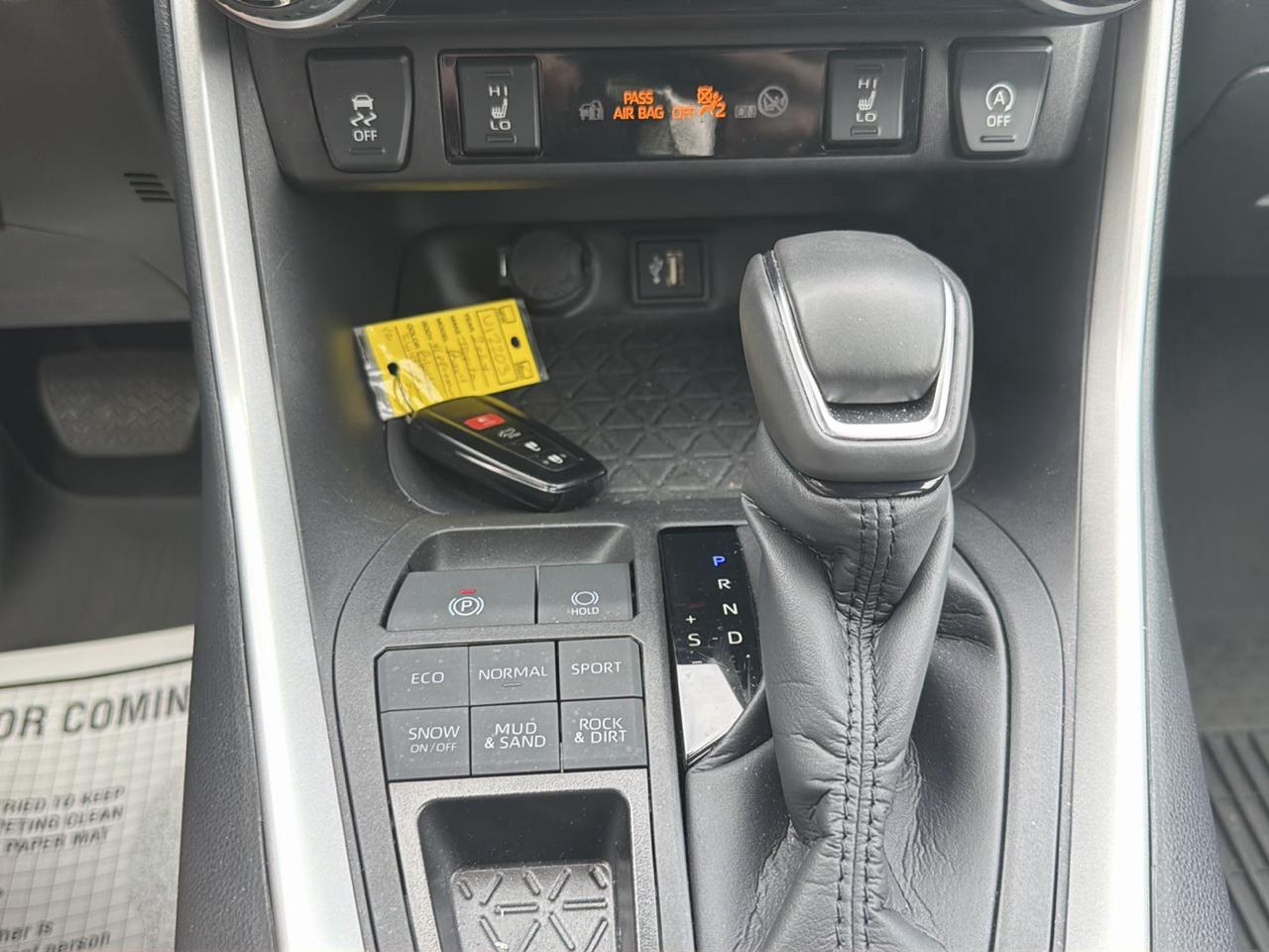 Toyota RAV4 XLE Premium AWD (Natl) 2024