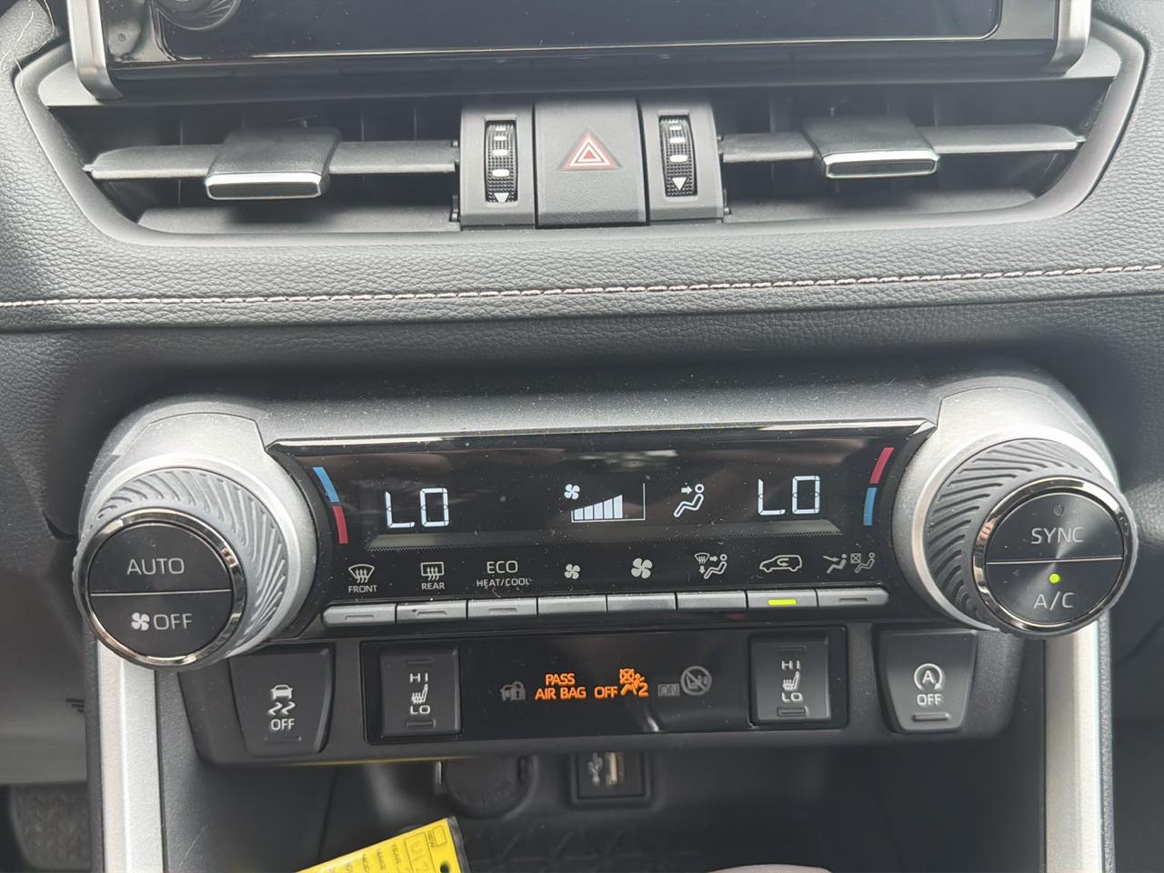 Toyota RAV4 XLE Premium AWD (Natl) 2024