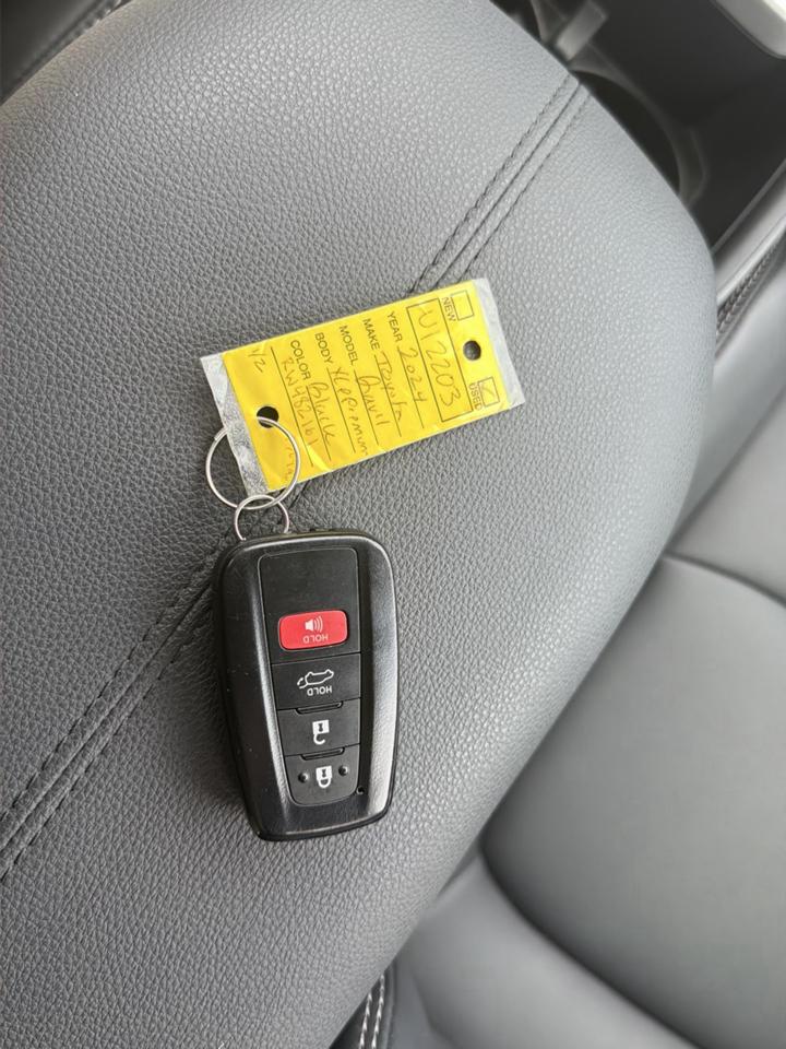 Toyota RAV4 XLE Premium AWD (Natl) 2024