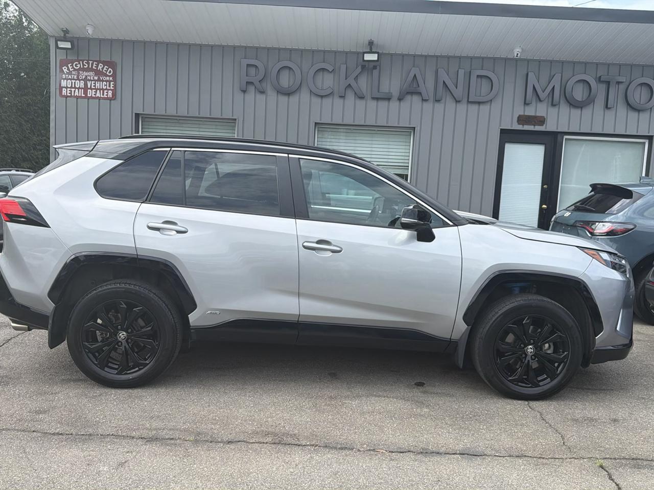 Toyota RAV4 Hybrid XSE AWD (Natl) 2023