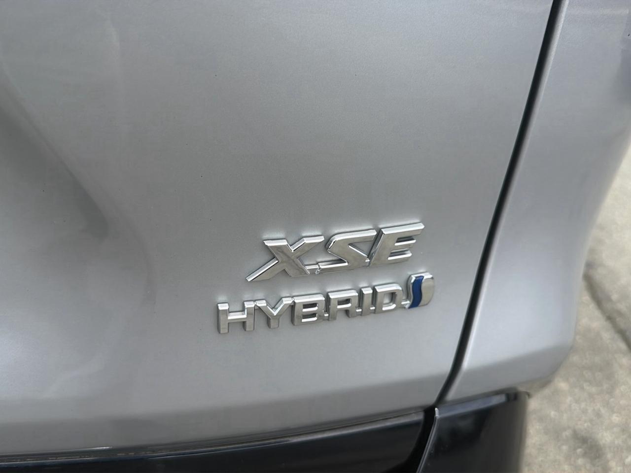 Toyota RAV4 Hybrid XSE AWD (Natl) 2023