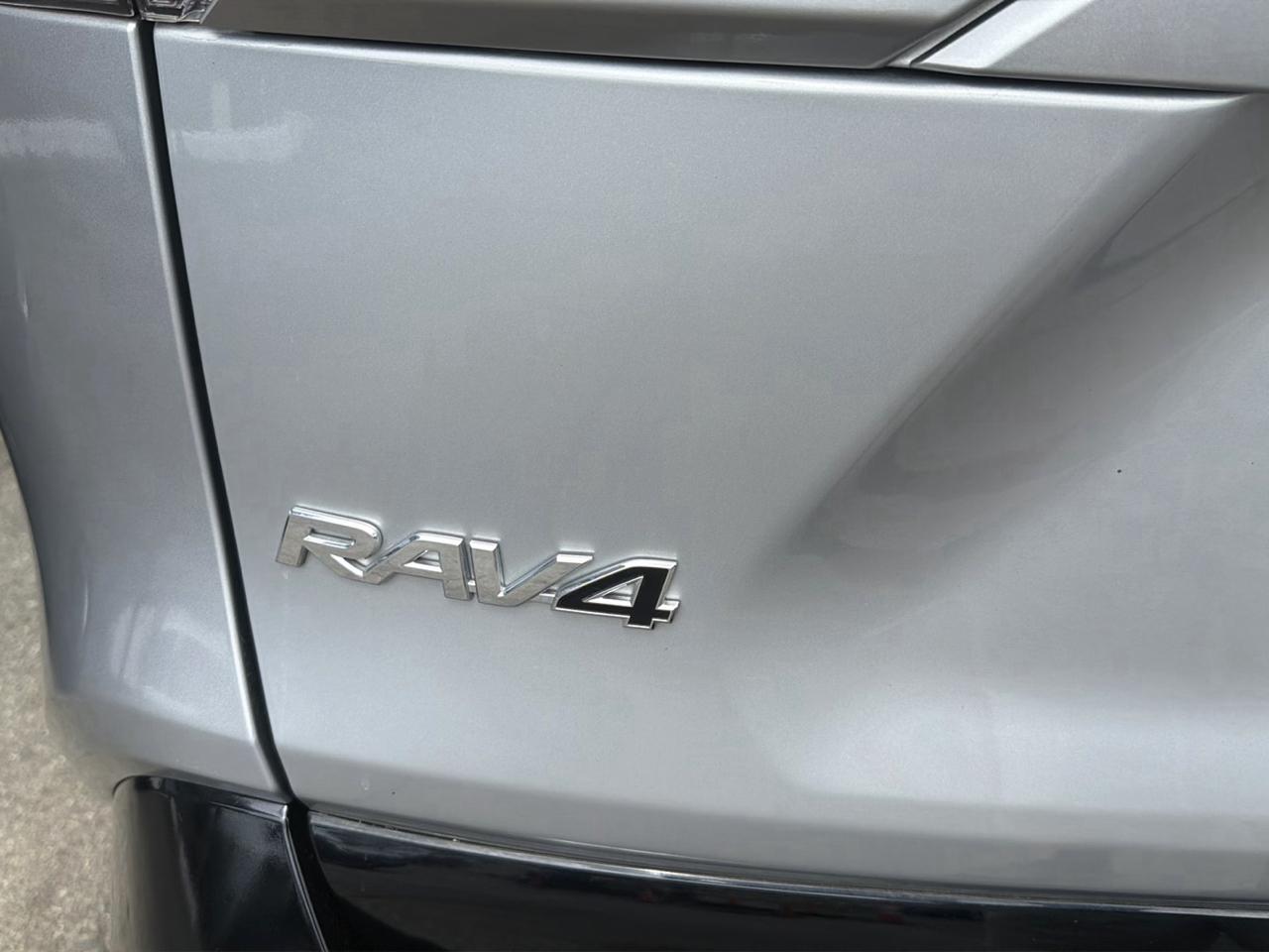 Toyota RAV4 Hybrid XSE AWD (Natl) 2023