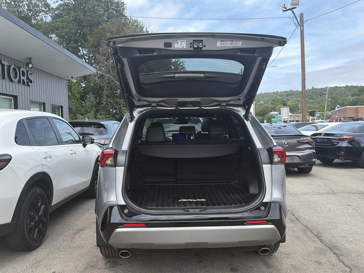 Toyota RAV4 Hybrid XSE AWD (Natl) 2023