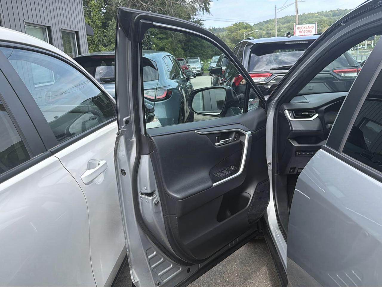 Toyota RAV4 Hybrid XSE AWD (Natl) 2023