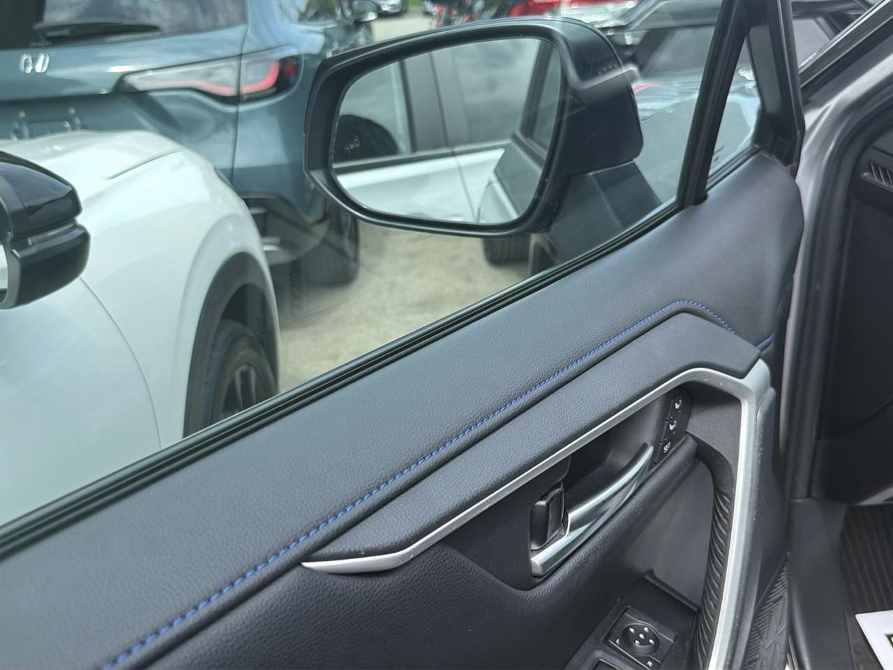 Toyota RAV4 Hybrid XSE AWD (Natl) 2023