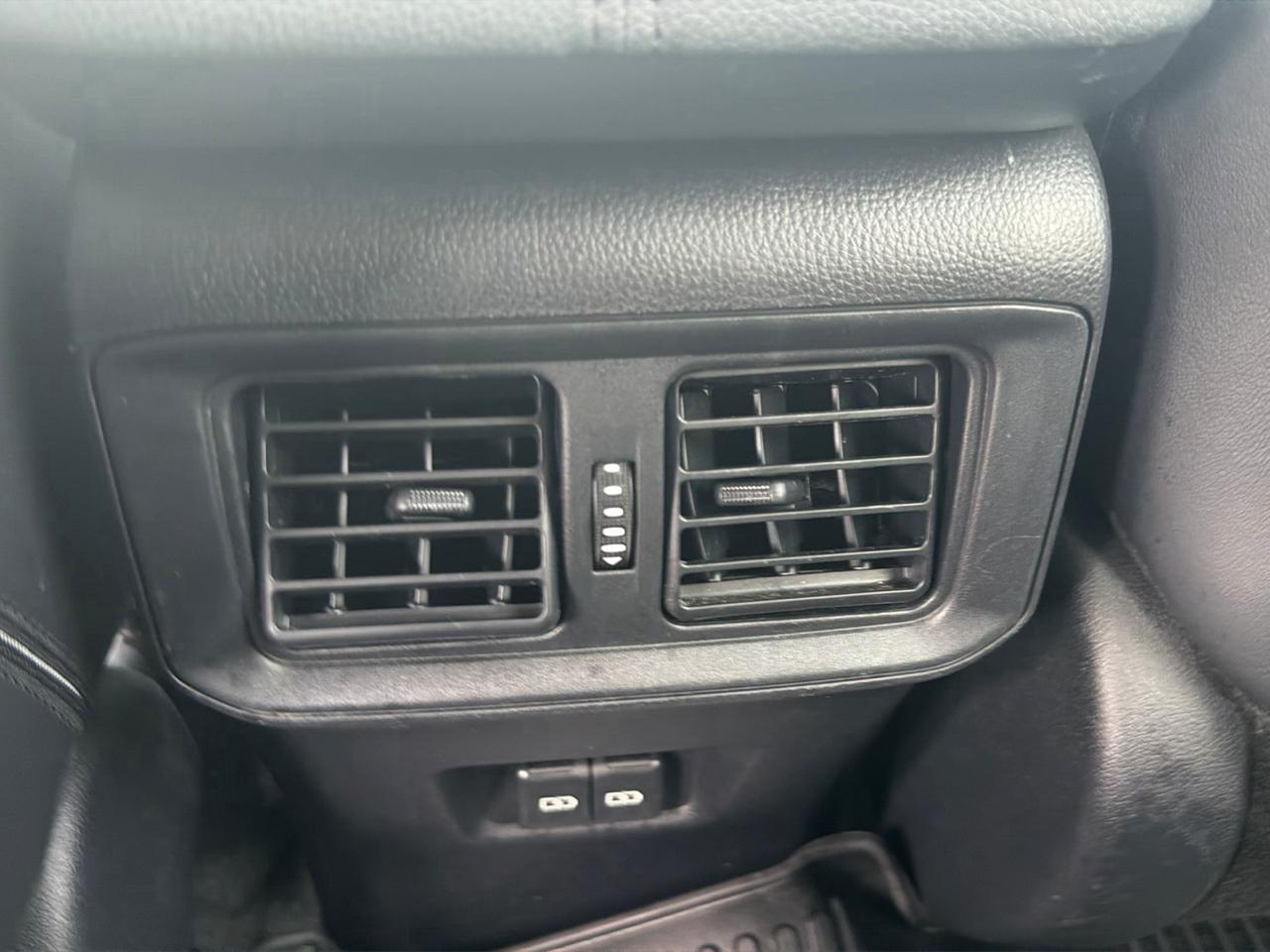 Toyota RAV4 Hybrid XSE AWD (Natl) 2023