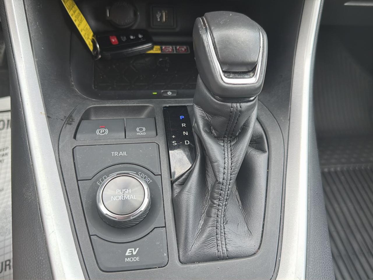 Toyota RAV4 Hybrid XSE AWD (Natl) 2023
