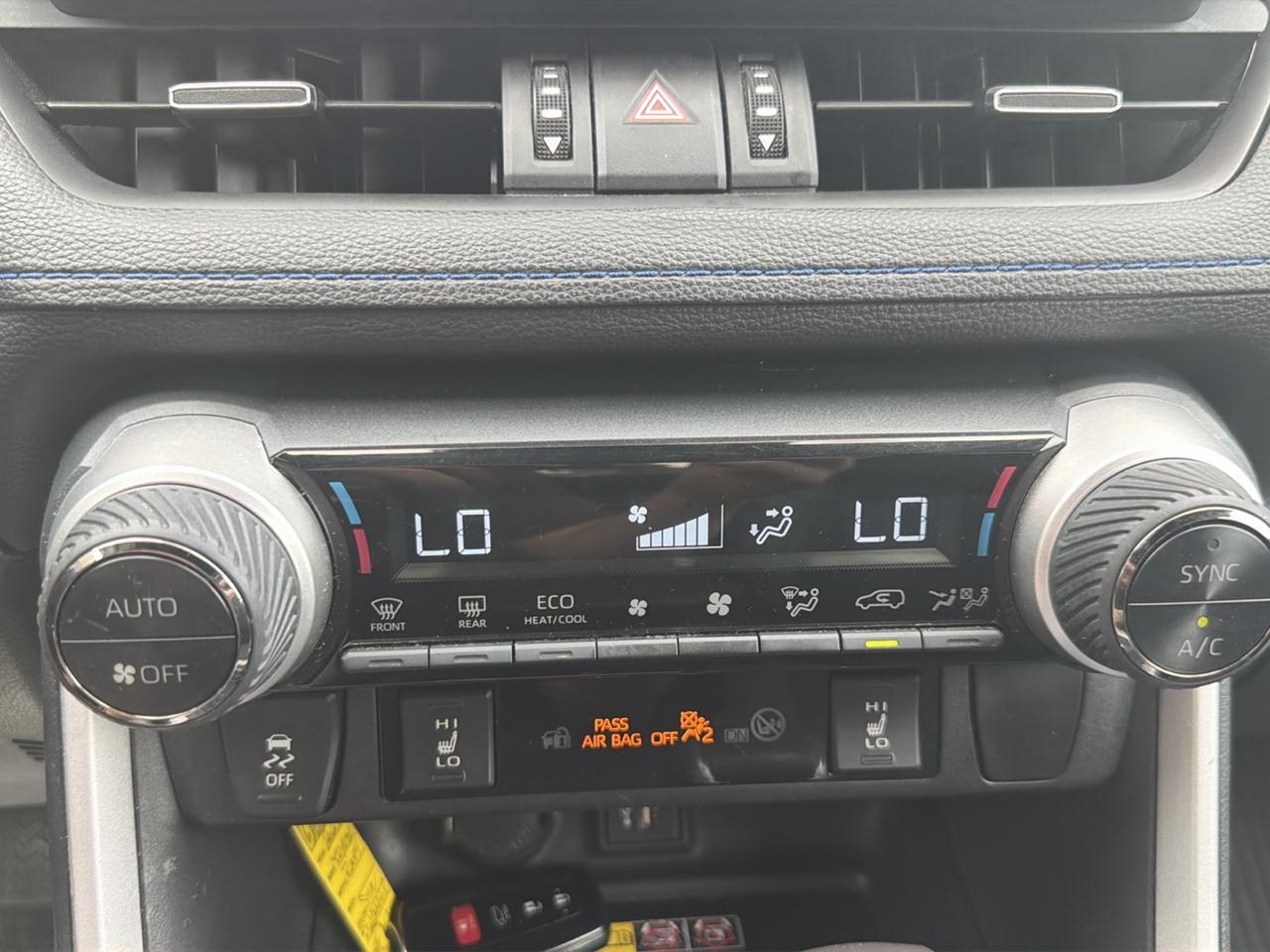 Toyota RAV4 Hybrid XSE AWD (Natl) 2023
