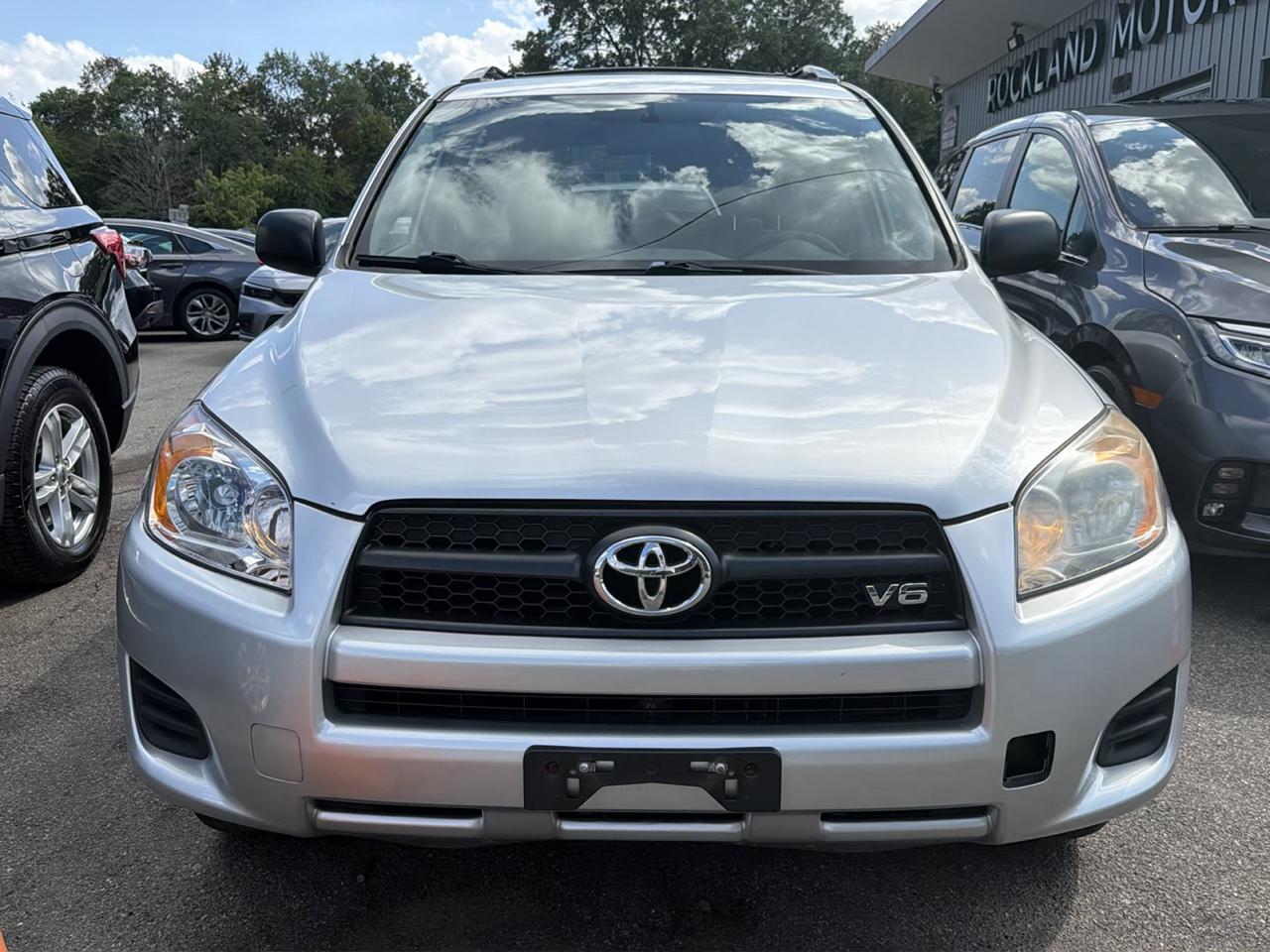 Toyota RAV4 4WD 4dr V6 5-Spd AT (Natl) 2010